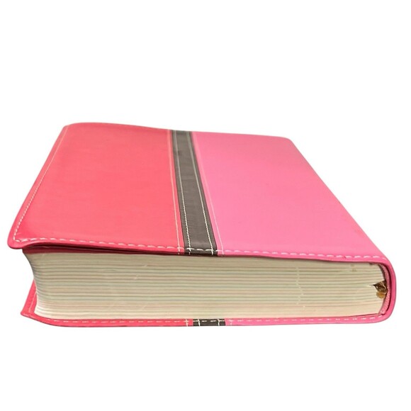 Busy Mom’s Bible New International Version 2011 NIV Pink Red Leather Soft Daily - Picture 12 of 16
